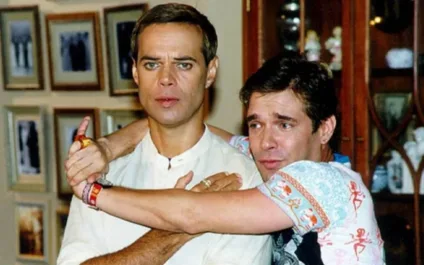 Uálber (Diogo Vilela) e Edilberto (Luiz Carlos Tourinho), personagens gays de Suave Veneno (1998) - Divulgação/Globo