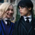 Enid Sinclair (Emma Myers) e Wandinha Addams (Jenna Ortega) - Divulgação