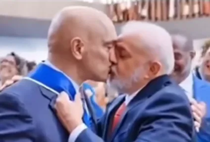 Alexandre de Moraes se beijando foi criado por IA - Reprodução/Instagram