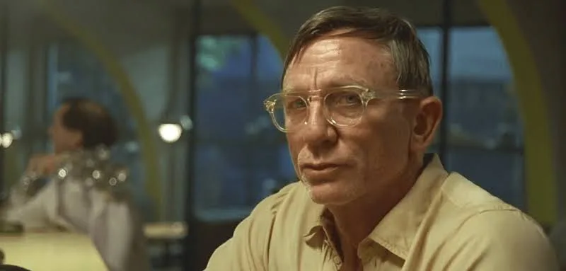 É o segundo papel gay de Daniel Craig, que interpretou um detetive queer em Knives Out