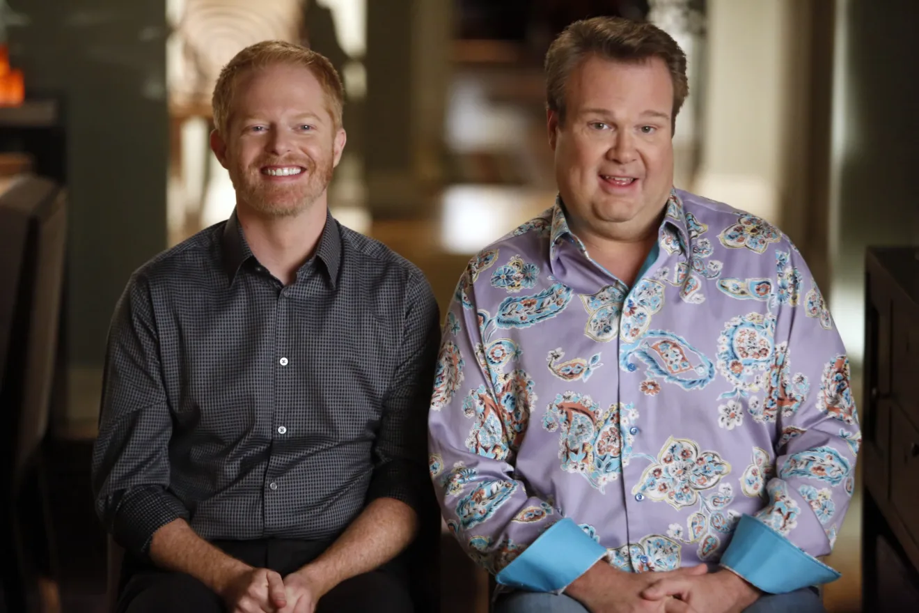 Mitchell Prichett (Jesse Tyler Ferguson) e Cameron (Eric Stonestreet) em Modern Family - Divulgação