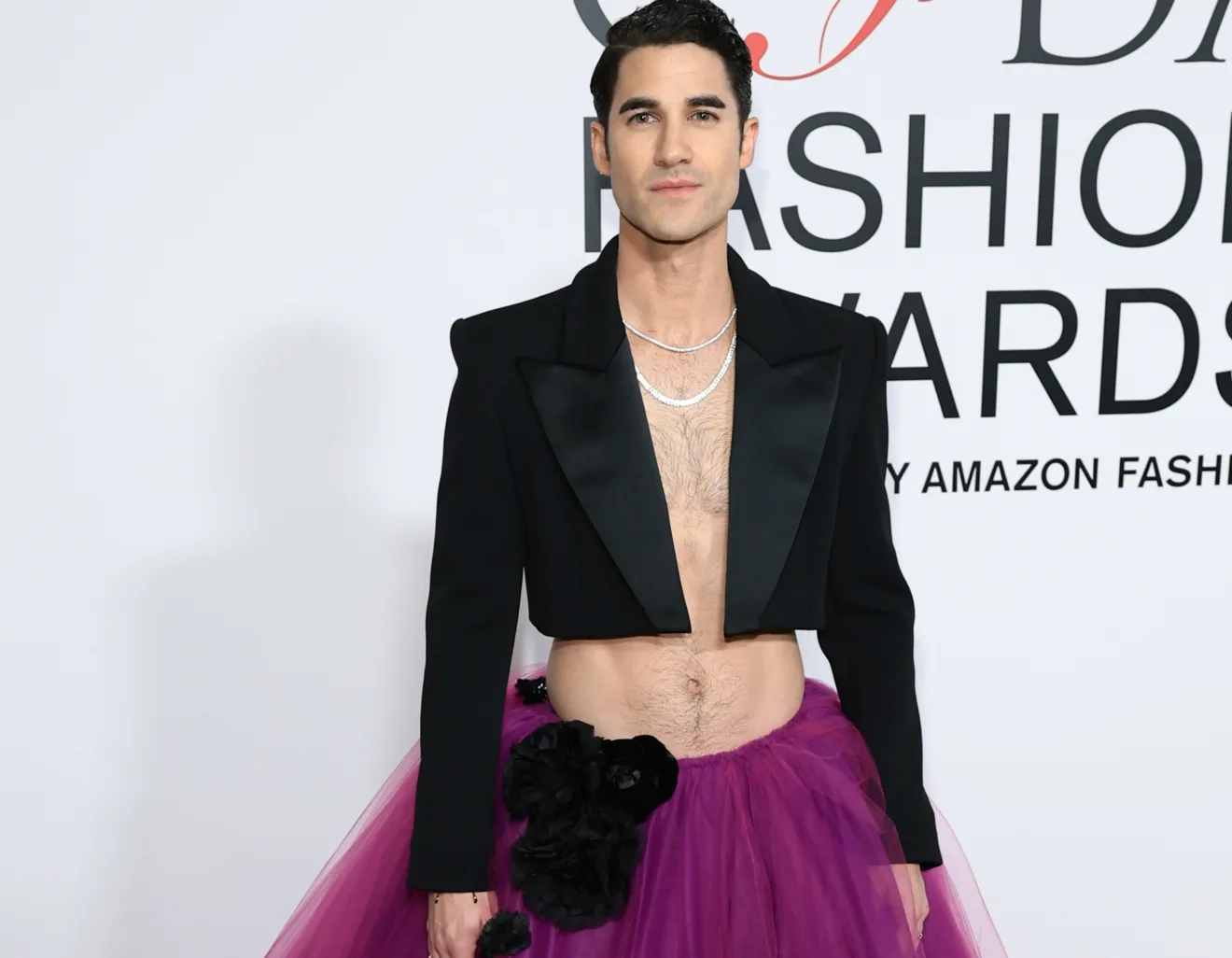 Darren Criss de saia