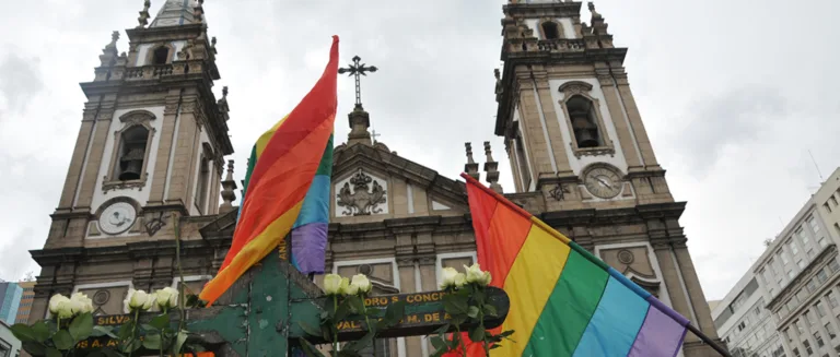 Centros de Cidadania LGBTQIA+ sob Gestão Religiosa?