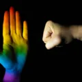 Homem é preso no RN por homofobia e ameaça de morte ao próprio filho gay