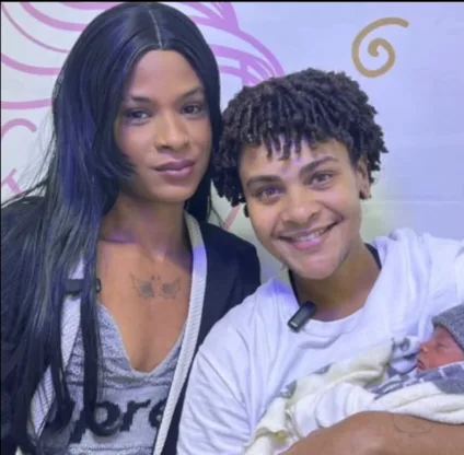 Casal transcentrado celebra chegada de filho biológico na Bahia