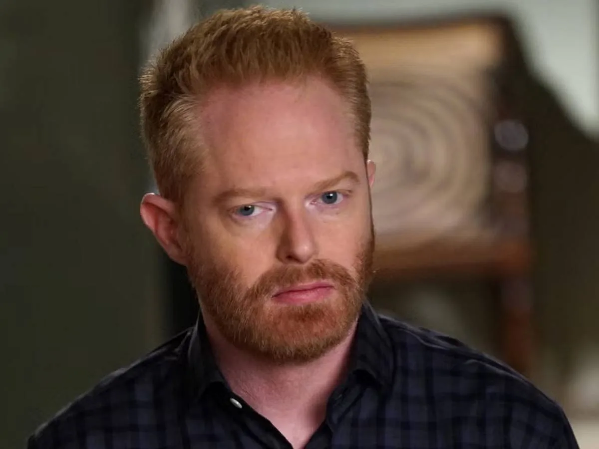 Ator de Modern Family expõe ataques por ter vivido personagem gay