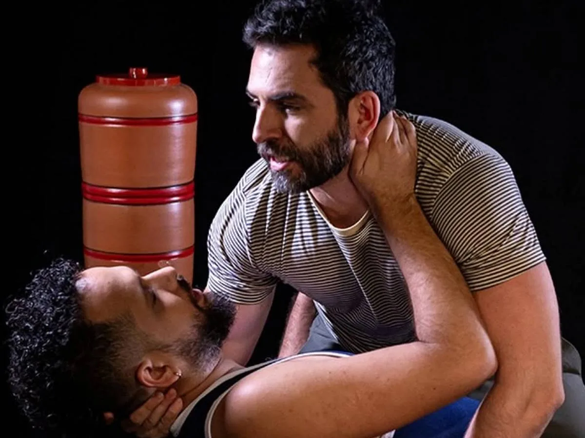Essa Peça Tem Beijo Gay