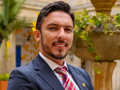 Ex-ator pornô gay e HIV positivo é nomeado ministro na Colômbia