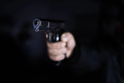 Polícia prende homem acusado de tentar matar o tio por homofobia