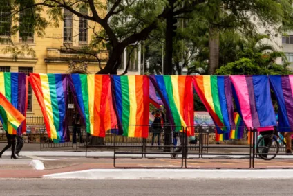 Pesquisa revela ranking de segurança para viajantes LGBT; Brasil é destaque