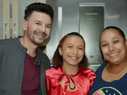 História de jovem com pai gay e mãe hétero emociona e viraliza: "Sempre soube"