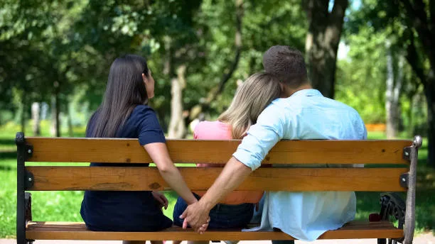 Mulheres conquistam direito à pensão na Justiça após 35 anos de poliamor