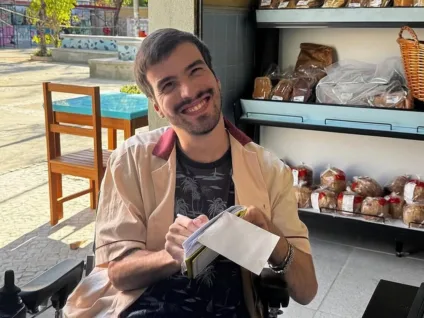 Pedro Fernandes, ator de Dona de Mim, assume ser gay e admite: "Difícil eu me aceitar"