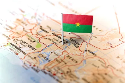 Parlamento de Burkina Faso aprova lei que criminaliza práticas LGBTs