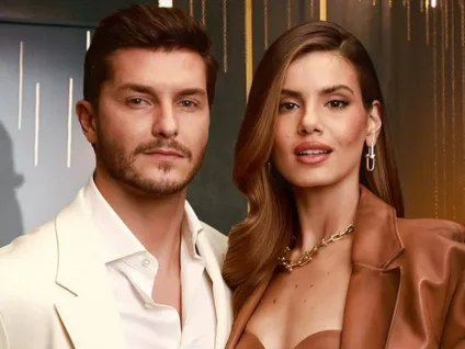 Klebber Toledo e Camila Queiroz