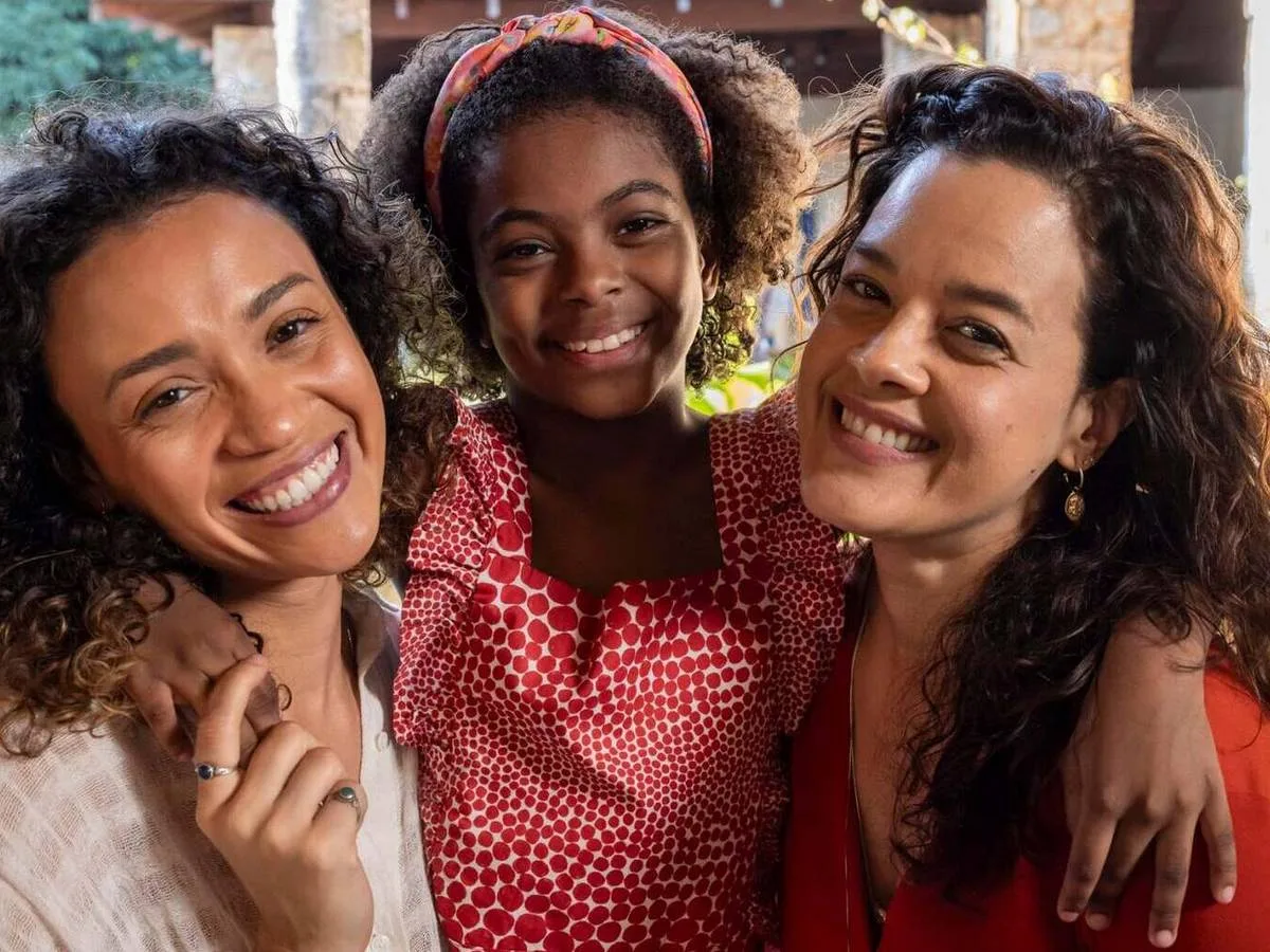 Laís (Lorena Lima), Sarita (Luara Telles) e Cecília (Maeve Jinkings) de Vale Tudo