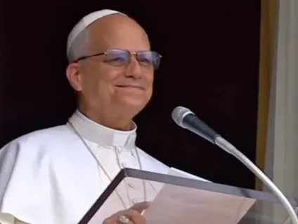 Papa Leão 14 mantém apoio a católicos gays e evita polêmicas: "Não pretendo"