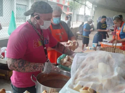 Dar é uma Boa Ação: conheça a ação solidária de casas noturnas para moradores de rua em SP