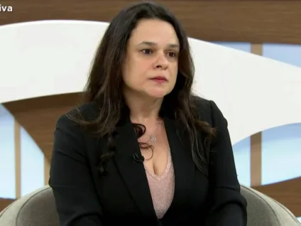 Janaína Paschoal associa uso de PrEP ao aumento de sífilis e é atacada na web: "Não seja burra"