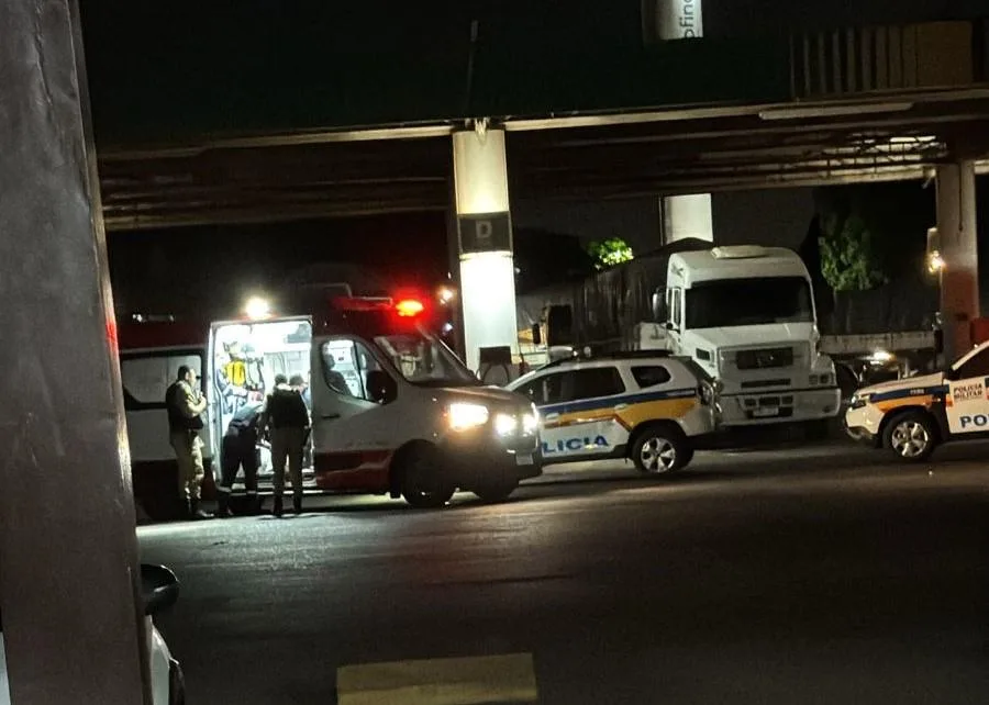 Travesti é assassinada a facadas em posto de combustíveis em Minas Gerais