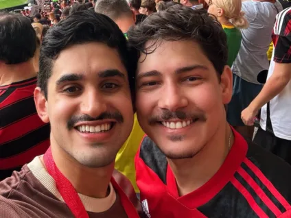 Casal gay reage após viralizarem por selfie em jogo do Flamengo: "Dá um medo"