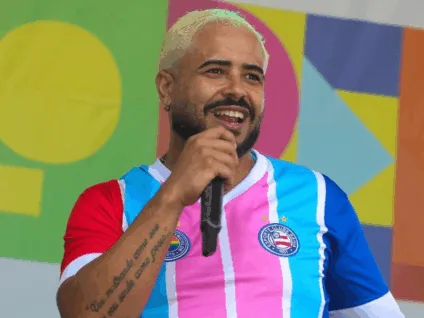 Onã Rudá lança livro sobre a força da torcida LGBT do Esporte Clube Bahia