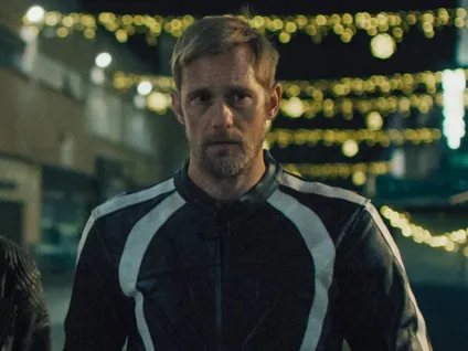 Alexander Skarsgård revela experiência com BDSM para viver personagem em Pillion