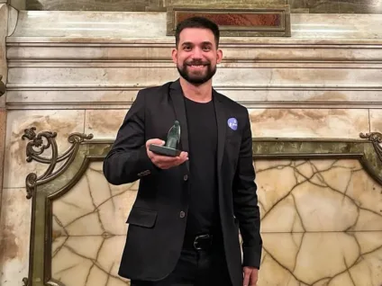 Médico conquista Prêmio Jabuti com romance inspirado na saúde pública e na história do HIV