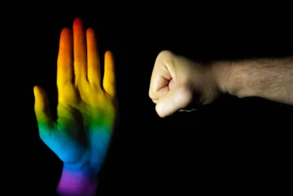 Homem gay é vítima de espancamento após falso programa em Alagoas; caso é investigado