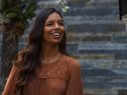 Mell Muzzillo celebra papel como filha adotiva de casal gay em Três Graças: "Família superfuncional"