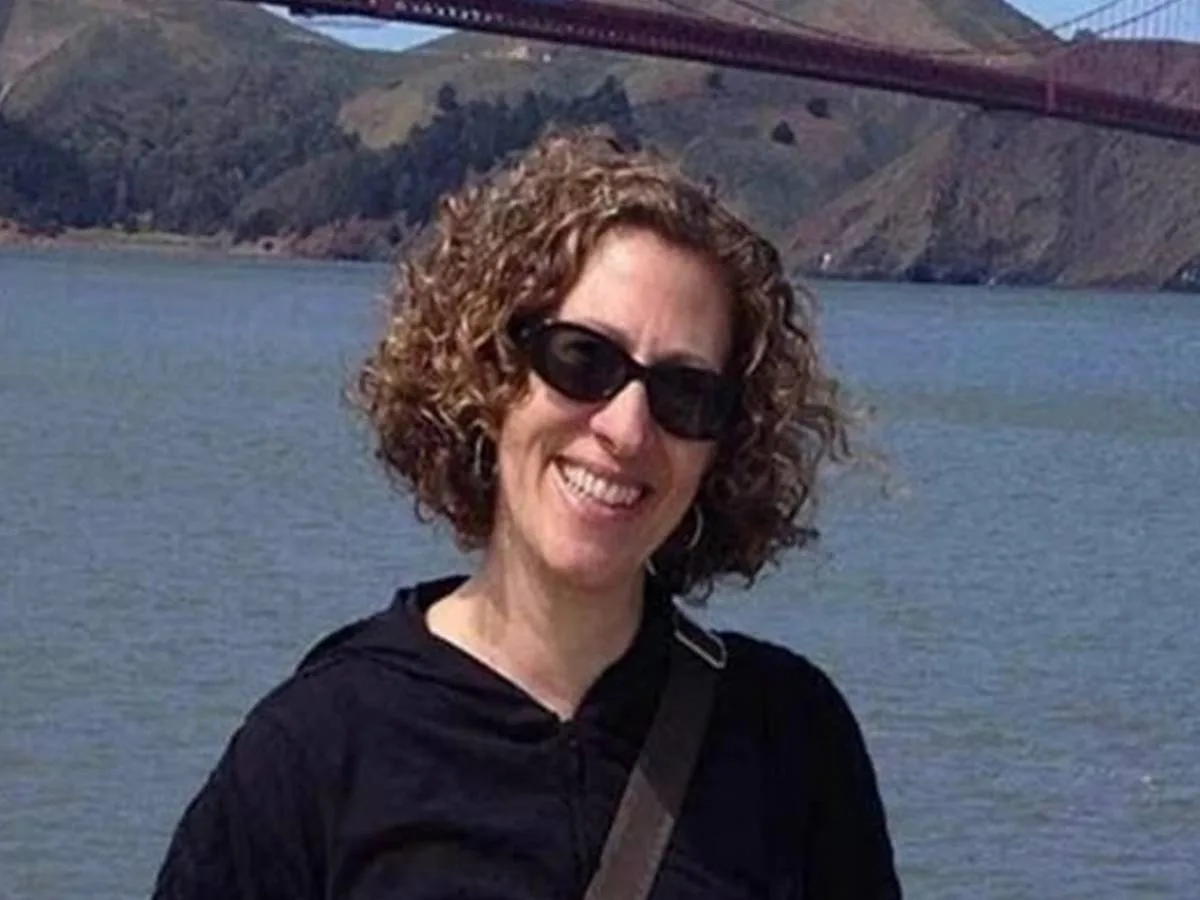 Mulher se descobre bissexual após romper casamento de 25 anos com homem gay