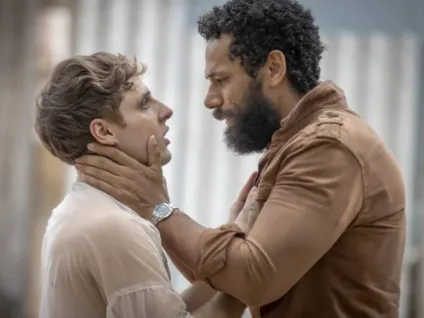 Globoplay desenvolve novela vertical sobre Kelvin e Ramiro, de Terra e Paixão