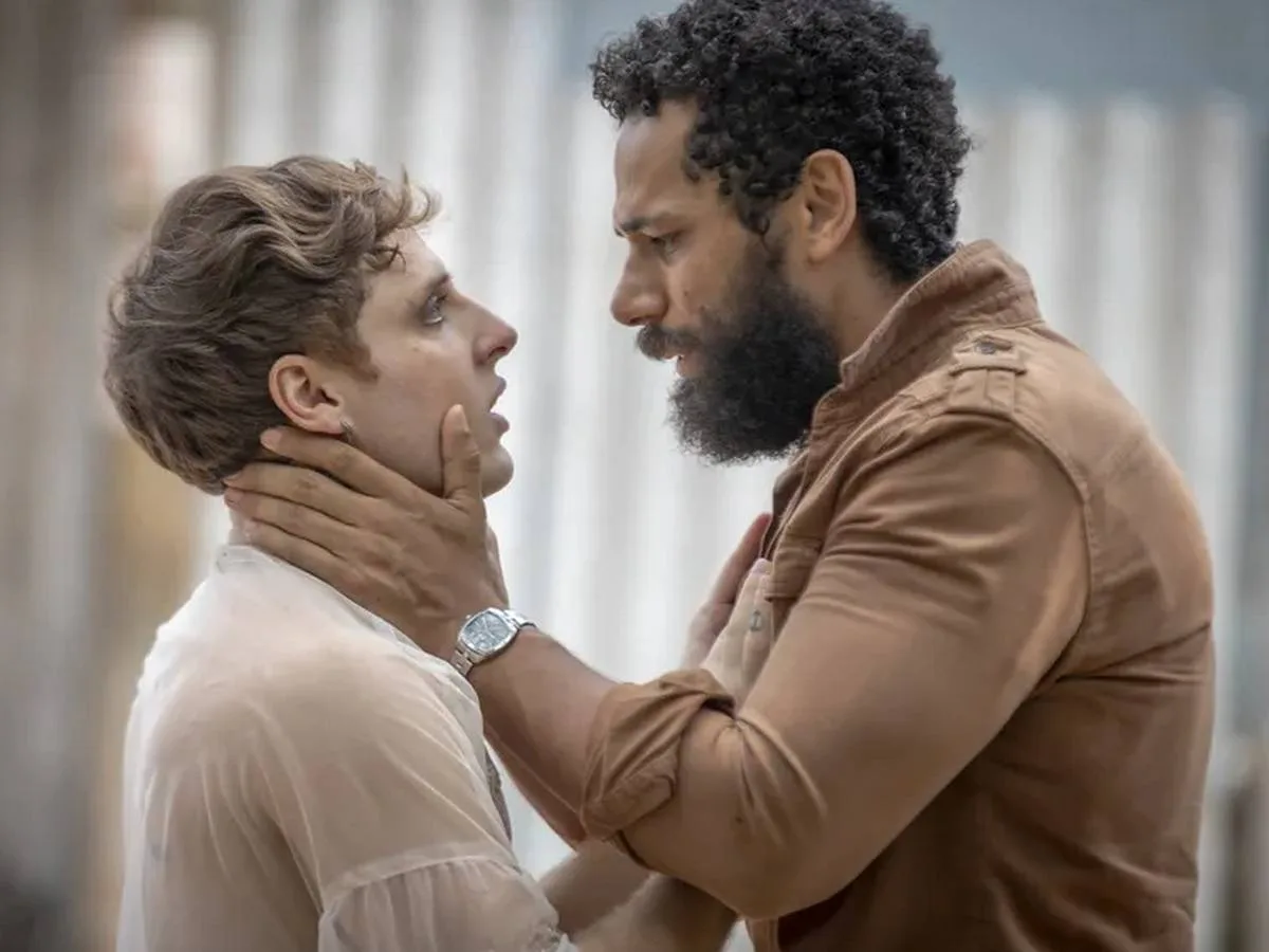 Kelvin (Diego Martins) e Ramiro (Amaury Lorenzo) em Terra e Paixão