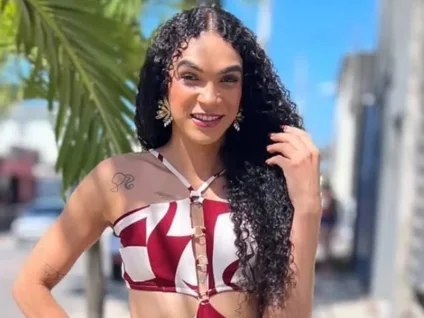 Mulher trans realiza cirurgia de prótese de silicone após vitória na Justiça em Recife