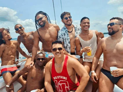 Escuna Pride: a diversão que não cabe no continente