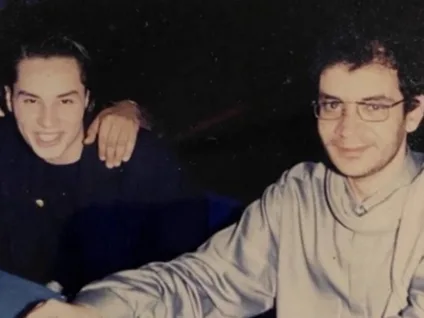 Ator compartilha foto íntima com Renato Russo após revelar 'quase casamento': 