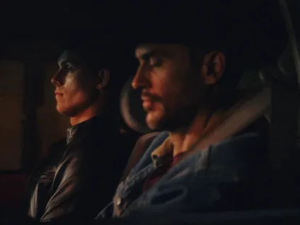 America: Filme dirigido por cineasta baiano explora afeto LGBT, migração e controle estatal