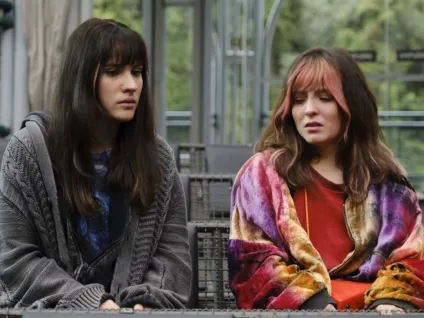 Larissa Manoela vive personagem bissexual e protagoniza cenas quentes em novo filme