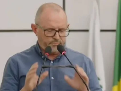 Vereador bolsonarista ataca comunidade LGBT+ na Câmara e dispara: "Querem destruir a família"