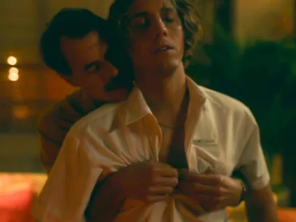 Lukas Gage revela que famosa cena de sexo foi além do planejado em The White Lotus: "Não imaginei"