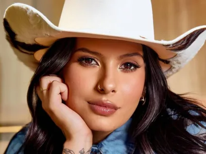 Equipe de Ana Castela emite repúdio contra ataques sobre sexualidade da cantora