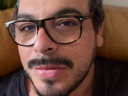 Luis Lobianco fala sobre papel em Titanique e relembra ataques da comunidade LGBT+ no passado