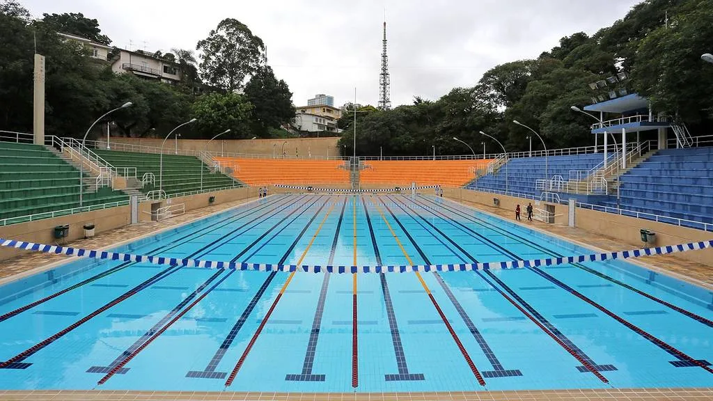 Piscina do Pacaembu vira ponto popular entre público LGBT: "Lotado de gay"