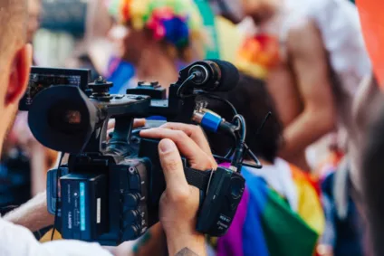 Tela Brasil: Governo lança streaming público com produções nacionais LGBTs