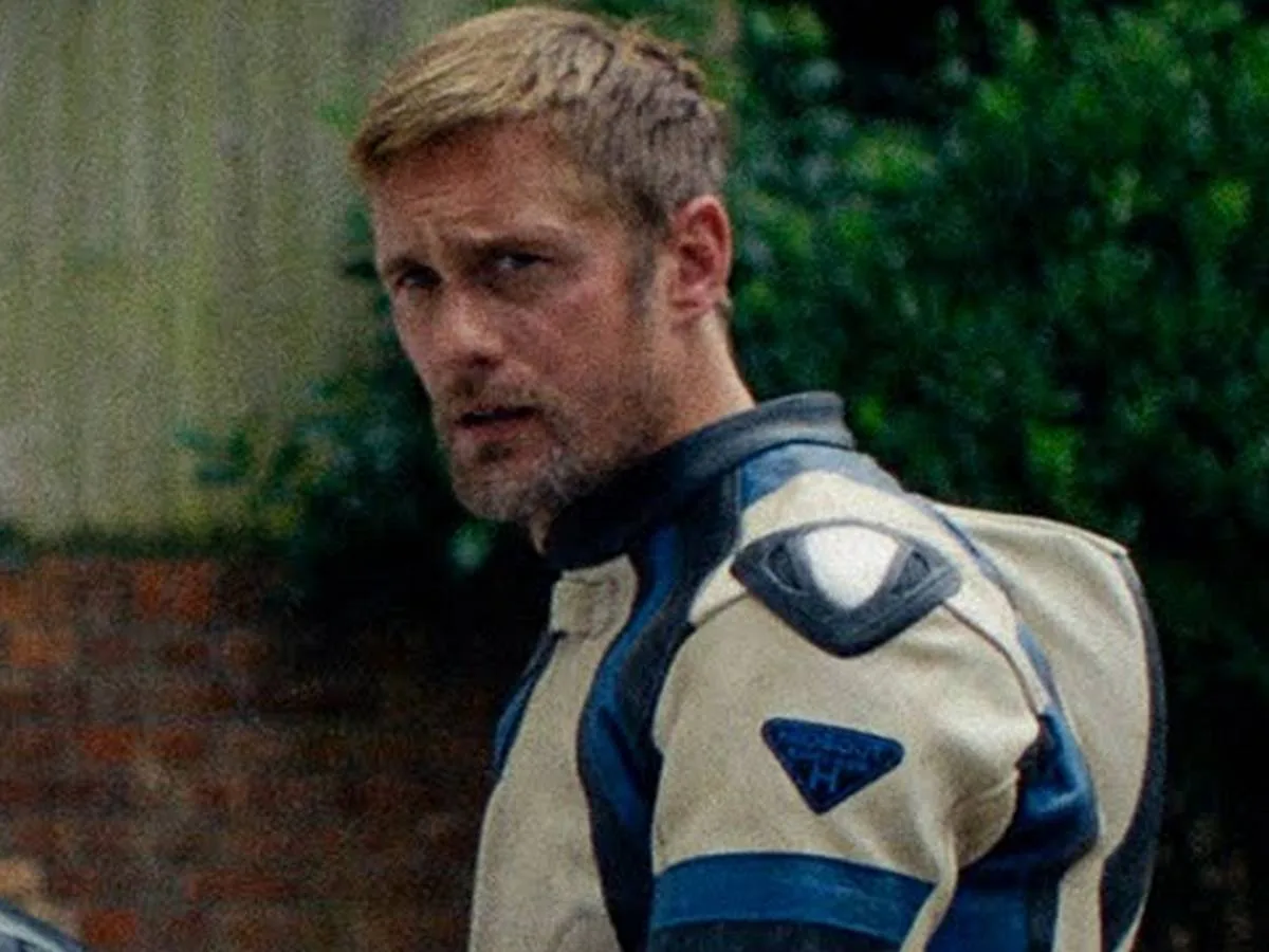 Alexander Skarsgård promete cenas íntimas surpreendentes em Pillion: "De quatro"