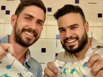Casal gay de influenciadores denuncia agência por retenção de campanhas na Justiça