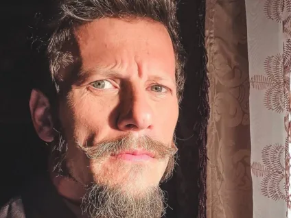 Eduardo Pelizzari entra em Dona Beja como delegado gay