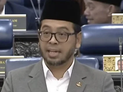 Ministro da Malásia causa polêmica ao associar estresse no trabalho à ser gay