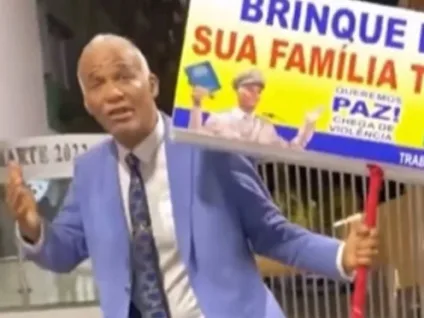 Deputado 'ex-gay' viraliza ao aparecer no Carnaval com mensagem religiosa: 