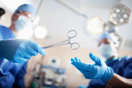 Hospital na França aciona esquadrão antibombas após paciente surgir com projétil no ânus